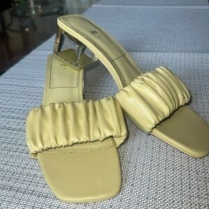 ZARA Women's Yellow Open Toe Sandals Size 39 In Great Shape!!